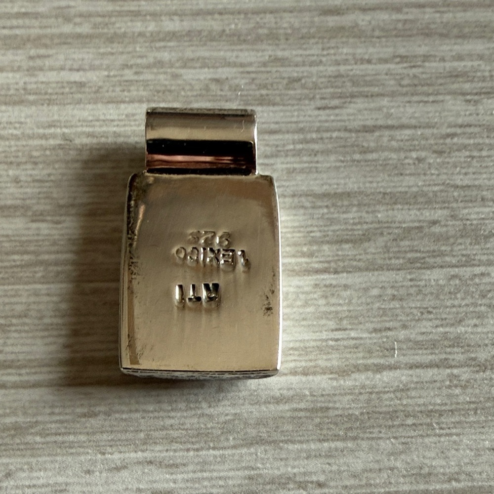 Silver and Mother of Pearl Pendant - Picture 2 of 5